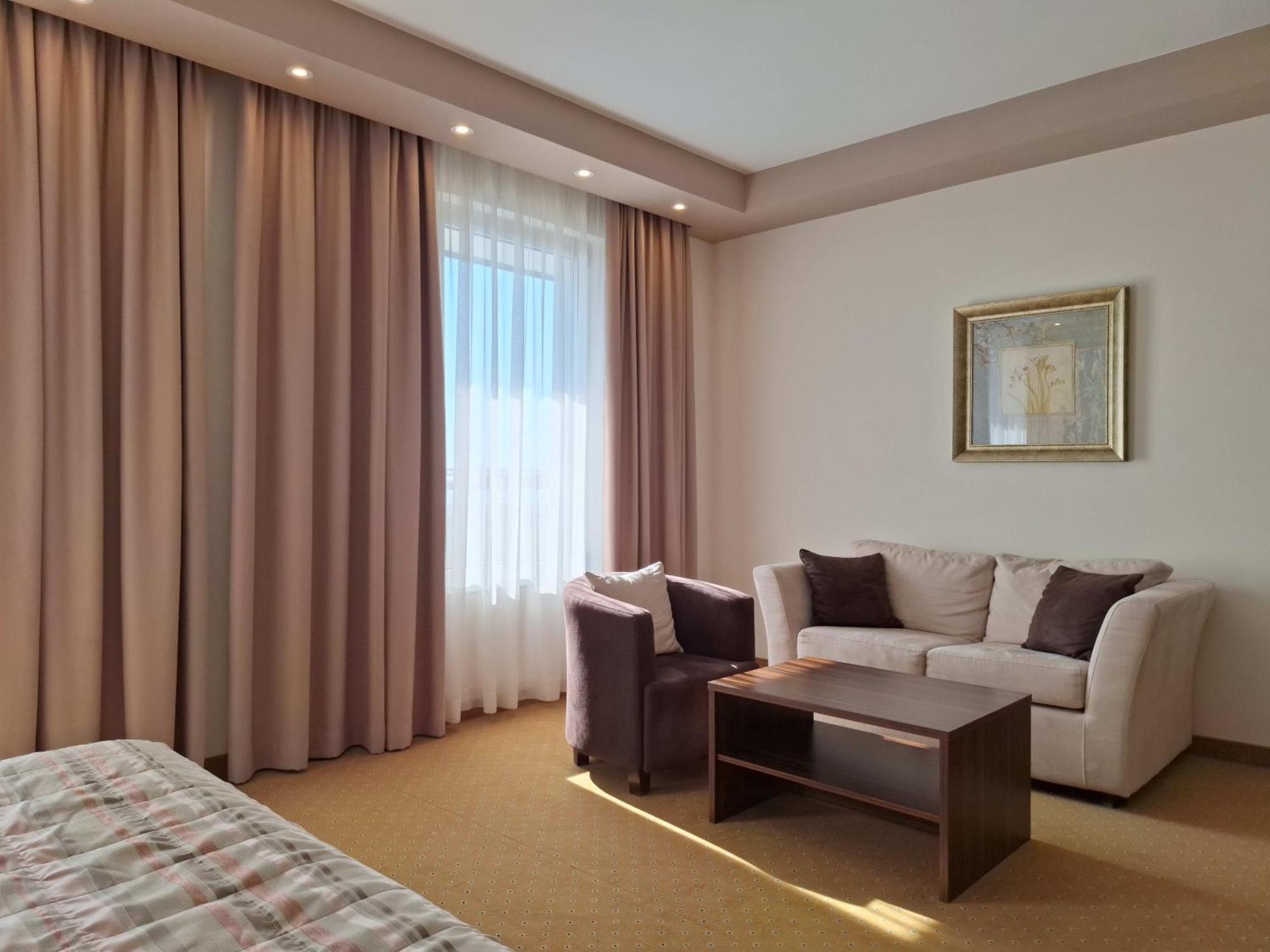 Hotel Monogram Park รูมา ภายนอก รูปภาพ