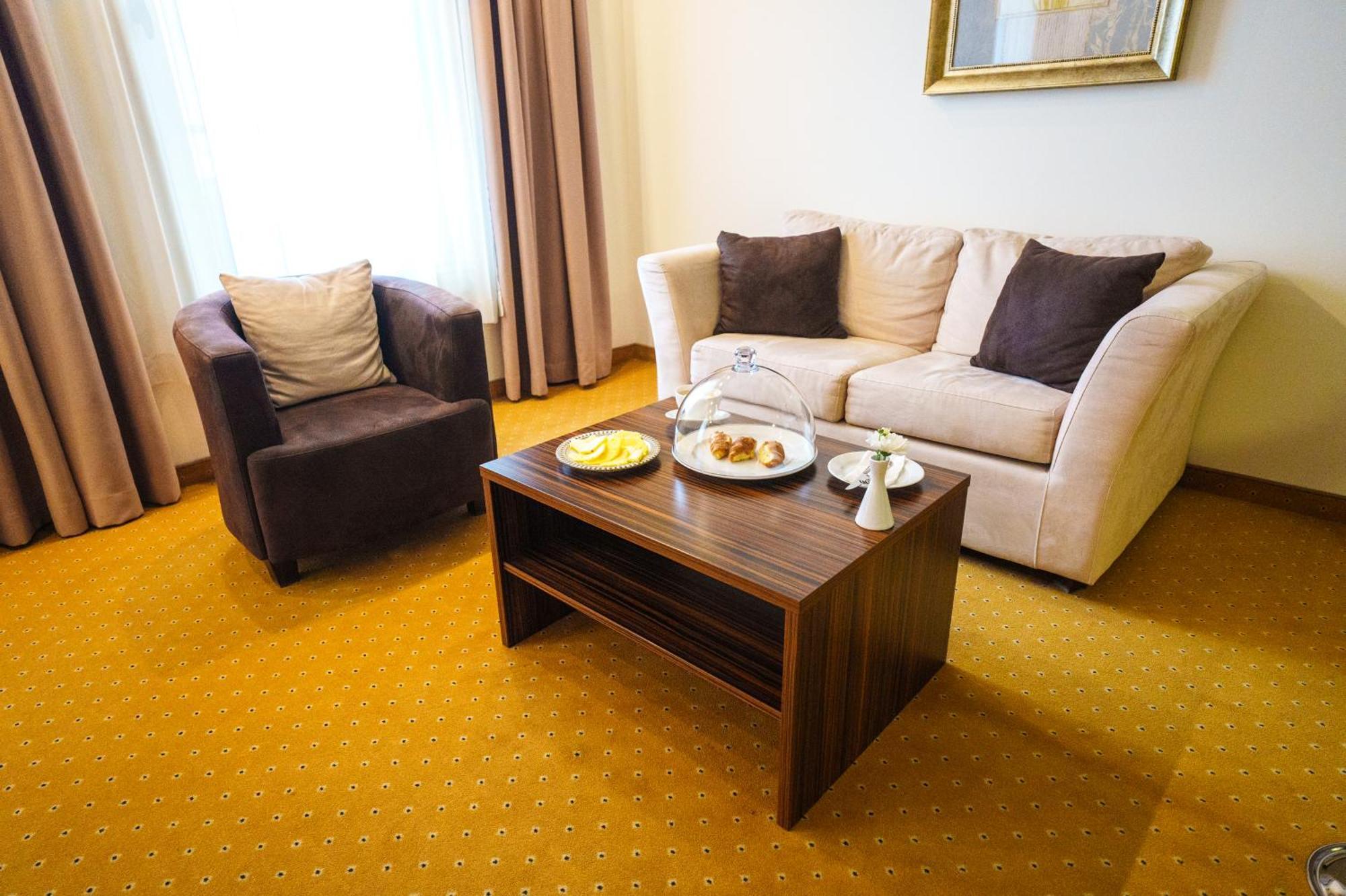Hotel Monogram Park รูมา ภายนอก รูปภาพ