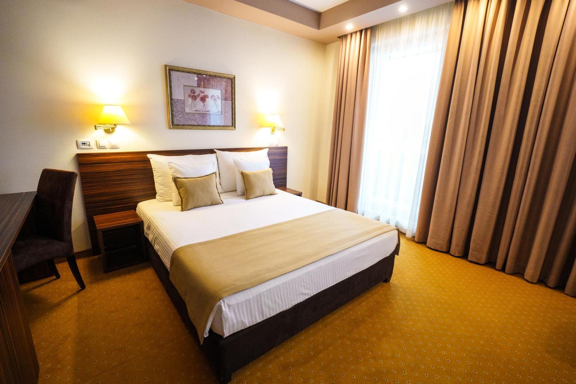 Hotel Monogram Park รูมา ภายนอก รูปภาพ