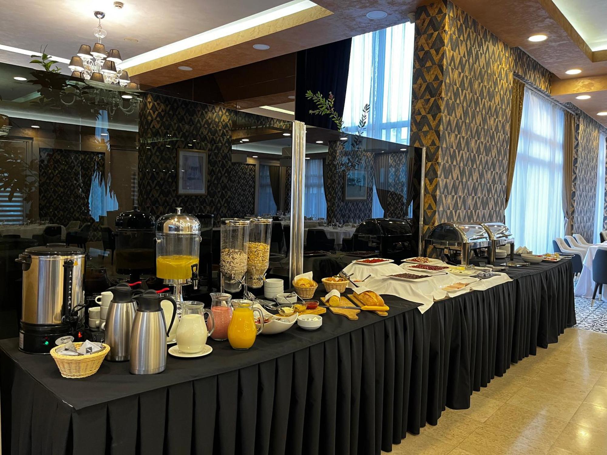 Hotel Monogram Park รูมา ภายนอก รูปภาพ