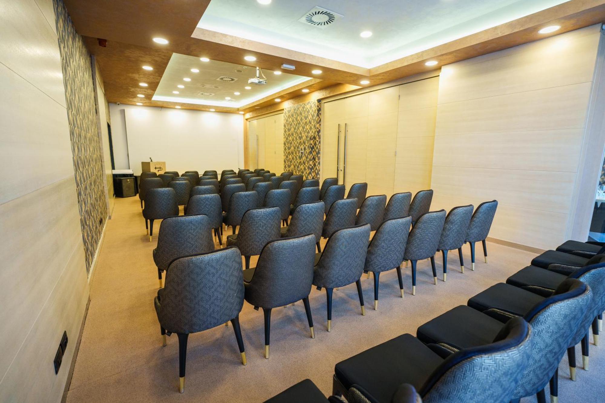 Hotel Monogram Park รูมา ภายนอก รูปภาพ