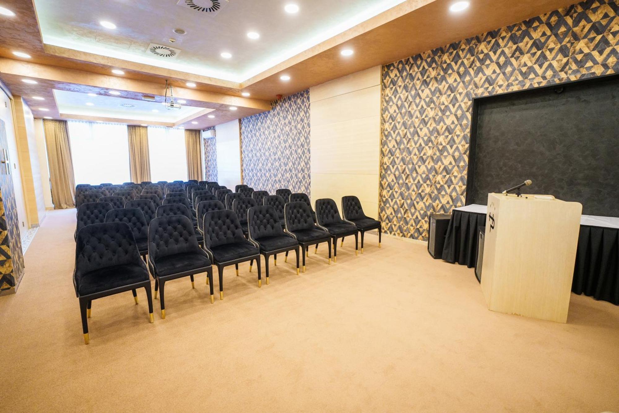 Hotel Monogram Park รูมา ภายนอก รูปภาพ
