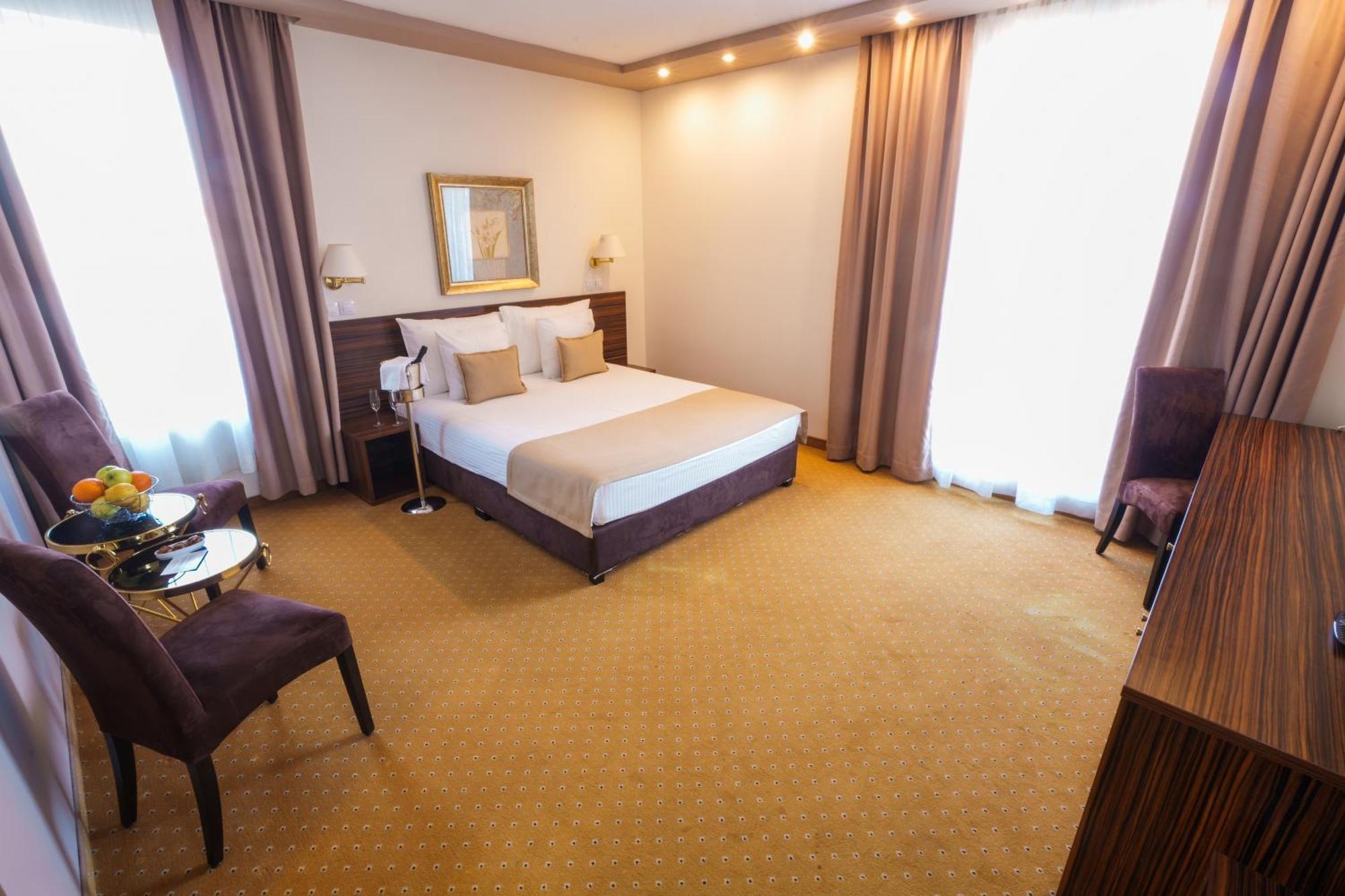 Hotel Monogram Park รูมา ภายนอก รูปภาพ