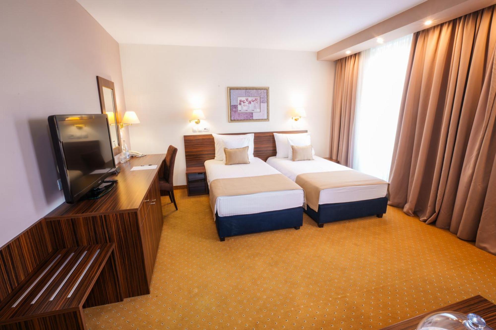 Hotel Monogram Park รูมา ภายนอก รูปภาพ