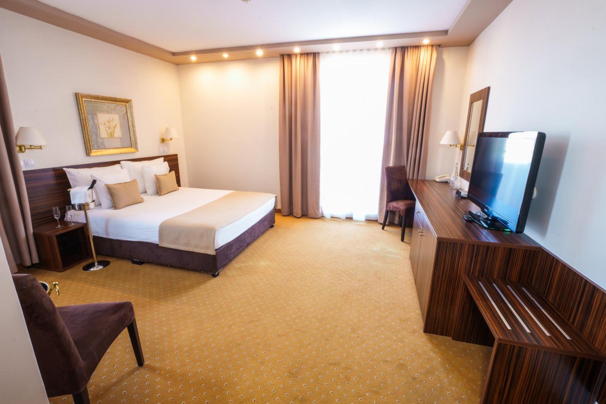 Hotel Monogram Park รูมา ภายนอก รูปภาพ