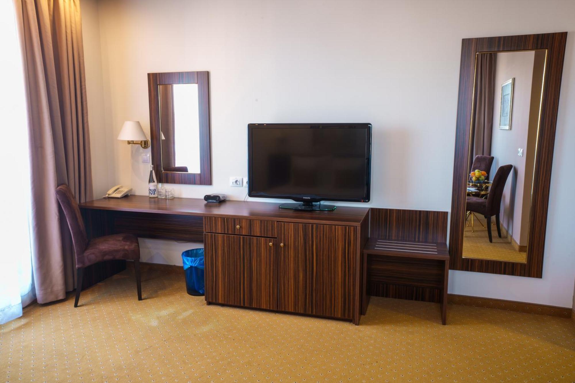 Hotel Monogram Park รูมา ภายนอก รูปภาพ