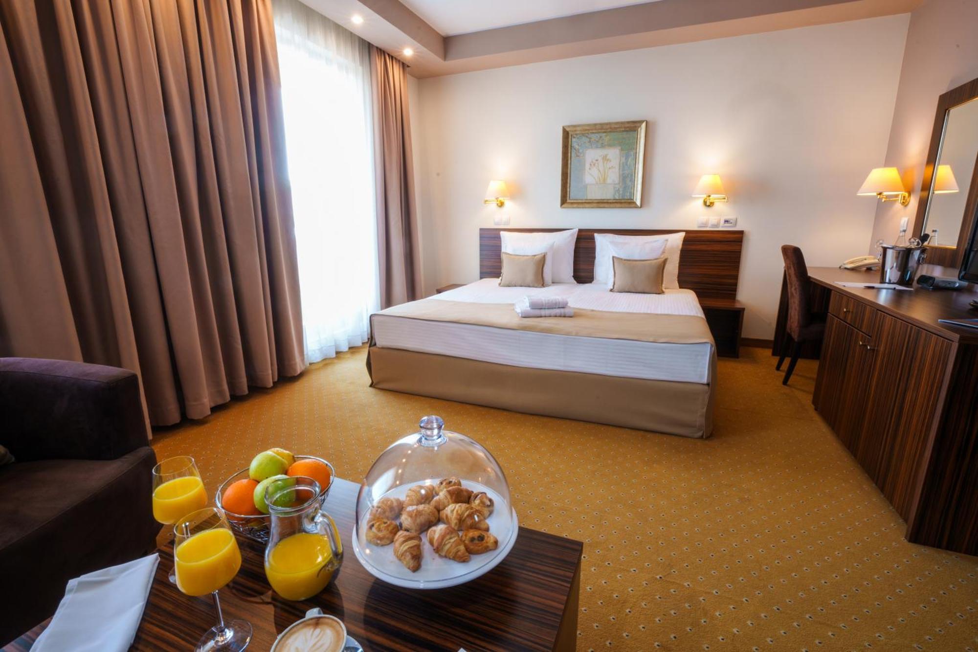 Hotel Monogram Park รูมา ภายนอก รูปภาพ