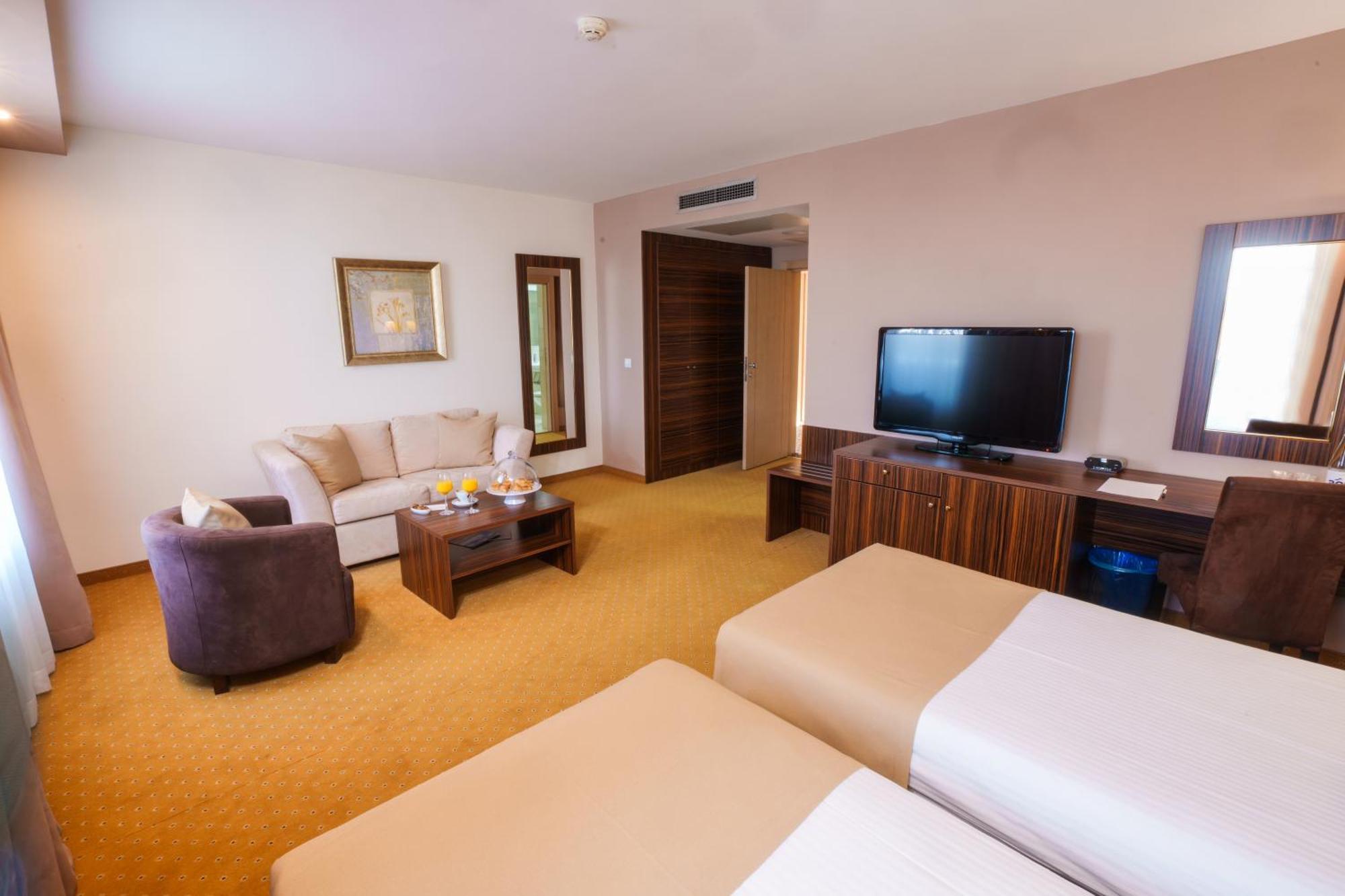 Hotel Monogram Park รูมา ภายนอก รูปภาพ