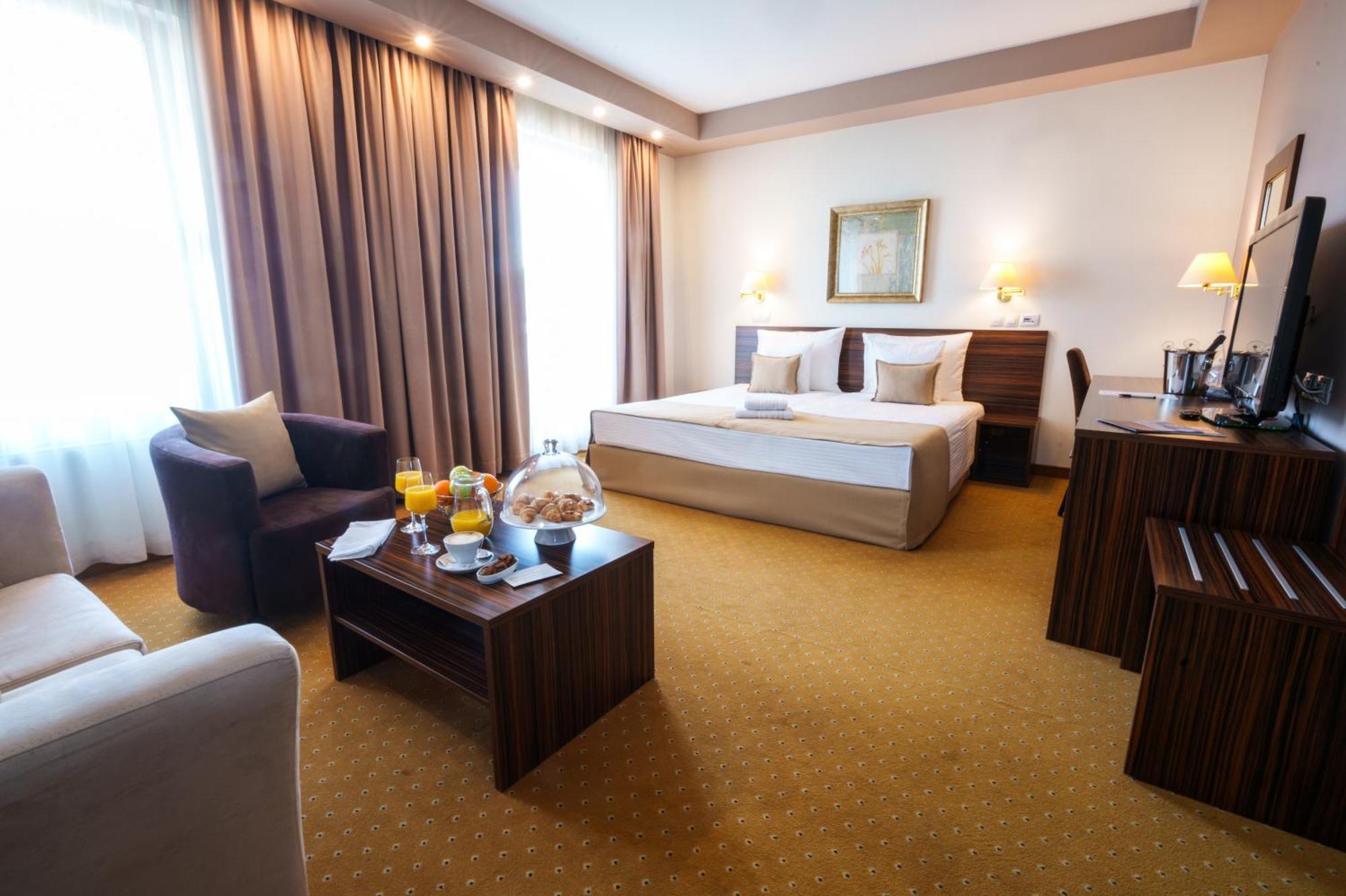 Hotel Monogram Park รูมา ภายนอก รูปภาพ