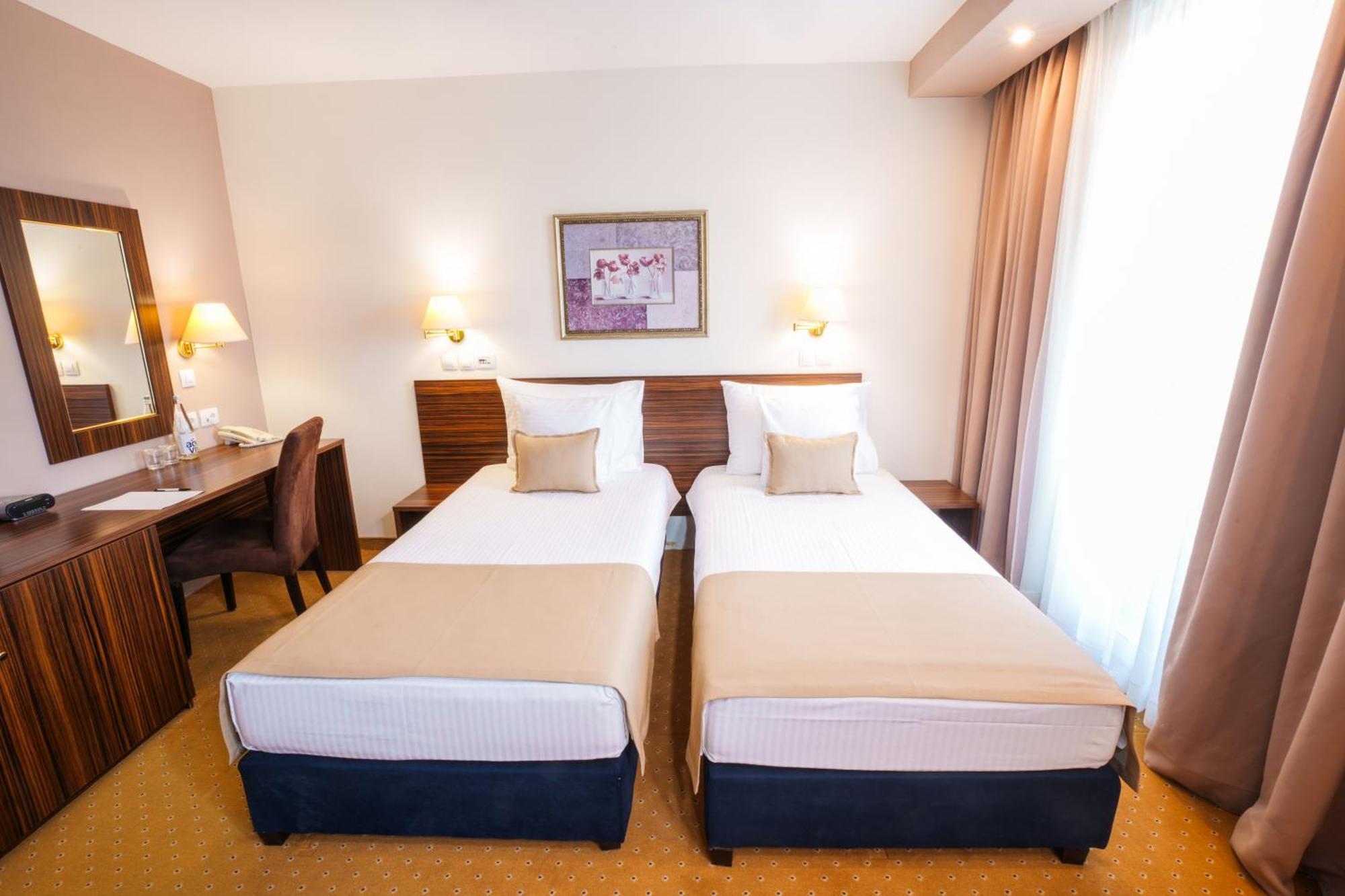 Hotel Monogram Park รูมา ภายนอก รูปภาพ