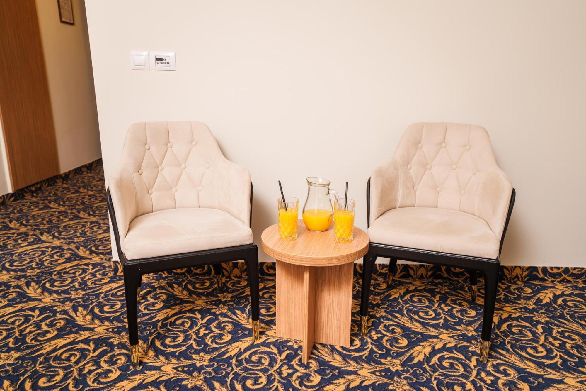 Hotel Monogram Park รูมา ภายนอก รูปภาพ