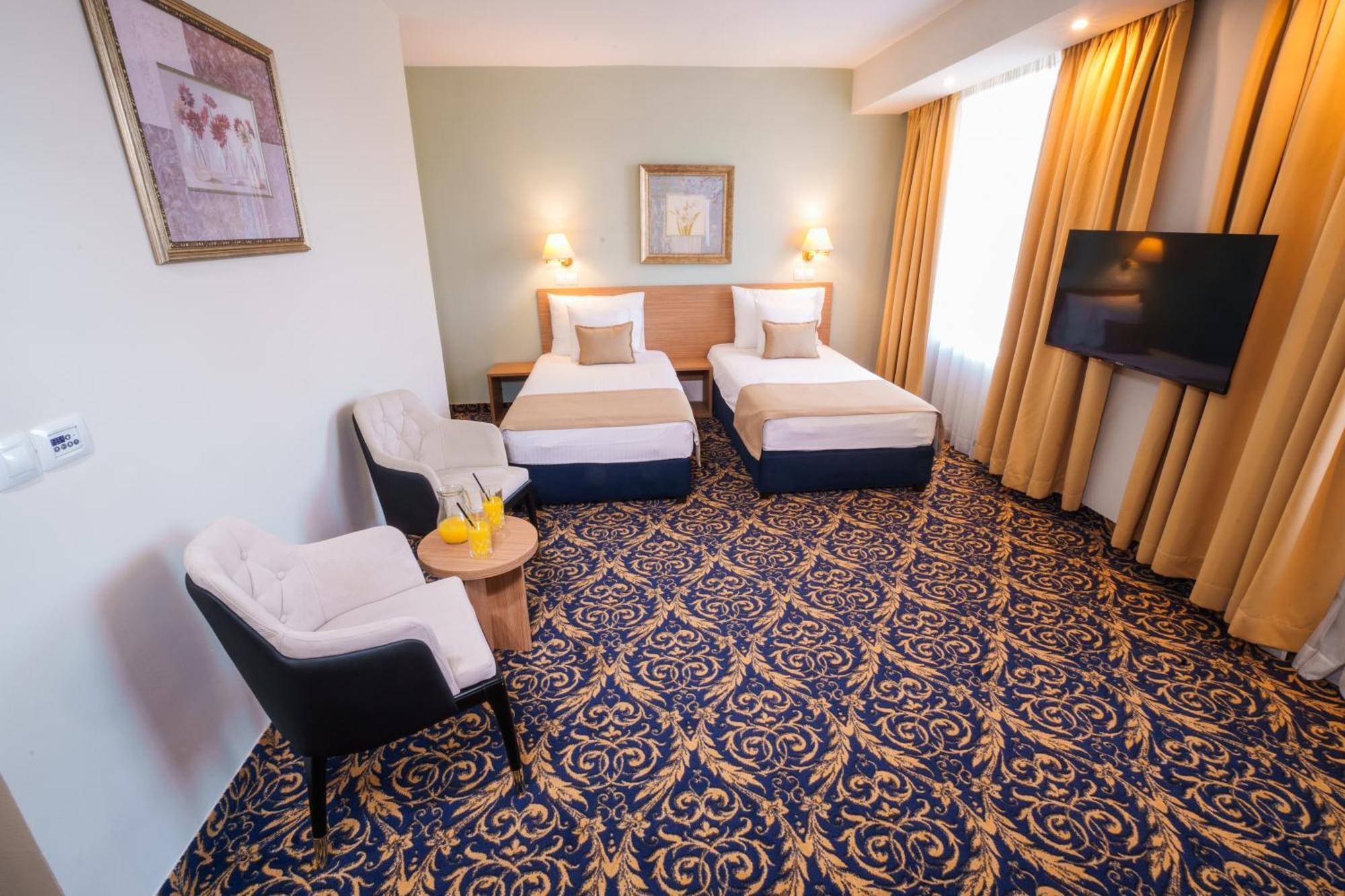 Hotel Monogram Park รูมา ภายนอก รูปภาพ