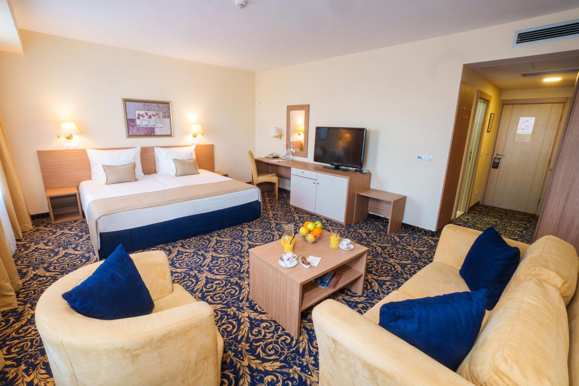 Hotel Monogram Park รูมา ภายนอก รูปภาพ