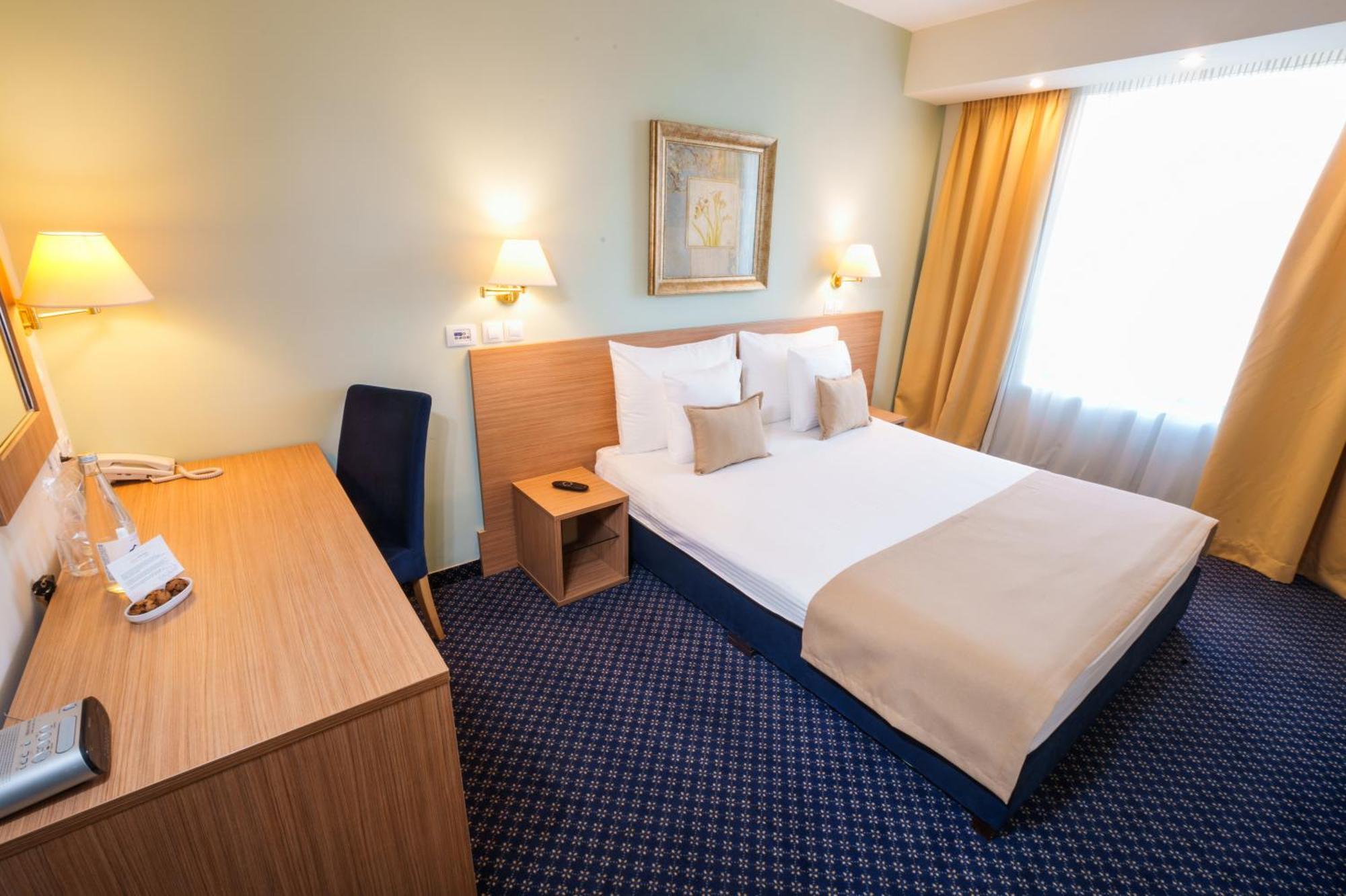 Hotel Monogram Park รูมา ภายนอก รูปภาพ
